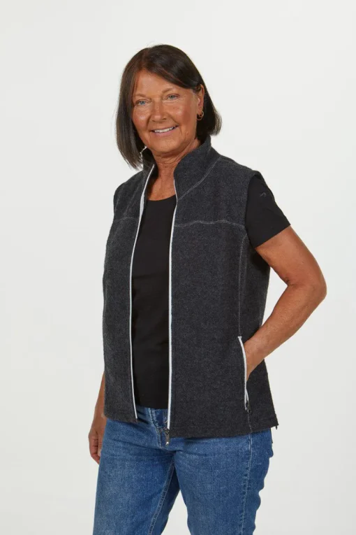 BEATA VEST, 100% FILTAD ULL — BLACK