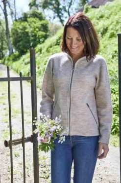 BELLA FULL ZIP, 60% FILTAD ULL, 40% LYOCELL — SAND