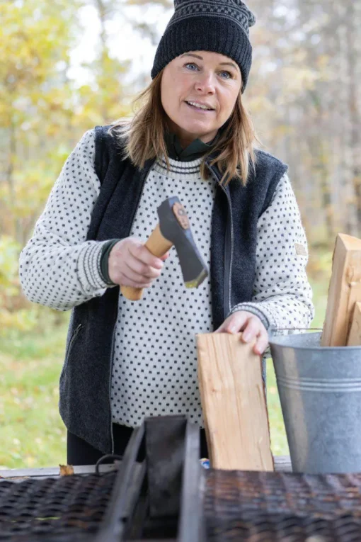 FLORA VEST, 60% FILTAD ULL, 40% LYOCELL — GRAPHITE MARL