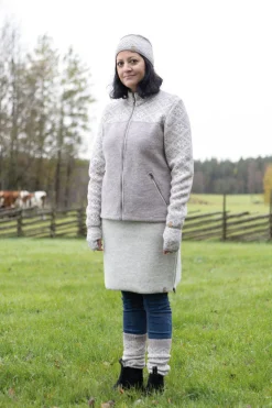 FREYA LEGWARMERS — SAND