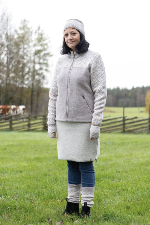 FREYA LEGWARMERS — SAND