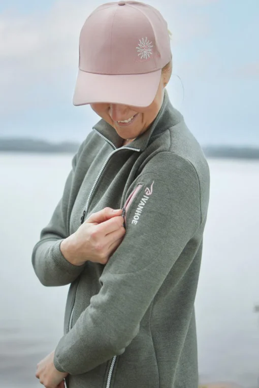 HEDDA WINDBREAKER, 100% EXTRA FINE MERINOULL — LICHEN GREEN