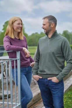 MERINO V-NECK FEMALE, 100% EXTRA FINE MERINOULL — NAVY