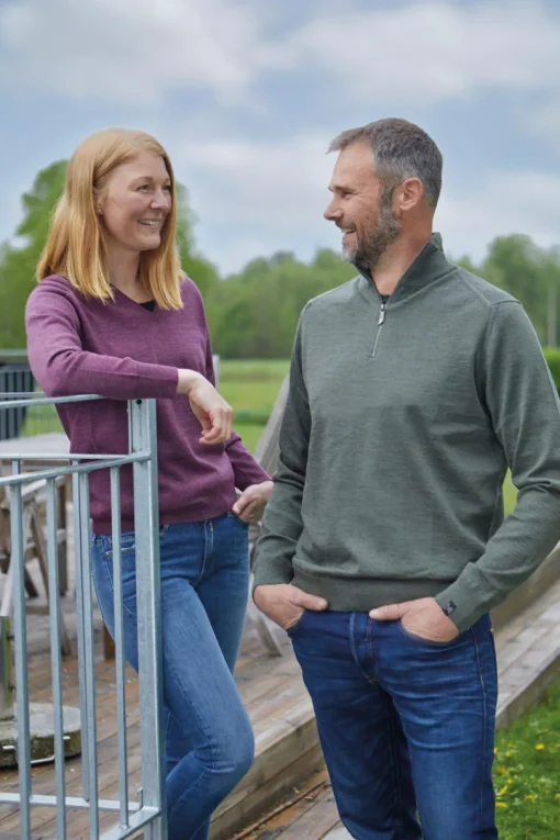 MERINO V-NECK FEMALE, 100% EXTRA FINE MERINOULL — PURPLE
