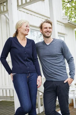 MERINO V-NECK MALE, 100% EXTRA FINE MERINOULL — DENIM