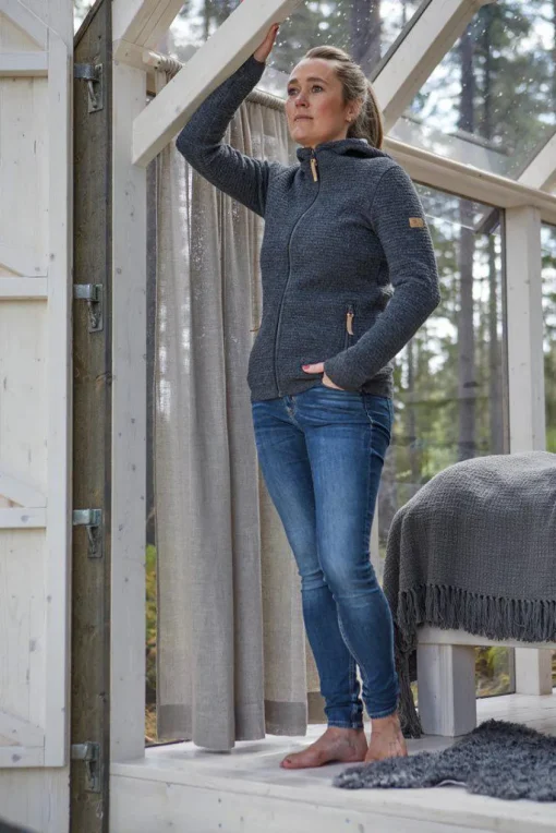 MOREL HOOD FEMALE, 60% FILTAD ULL, 40% LYOCELL — LIGHT SILVER GREY