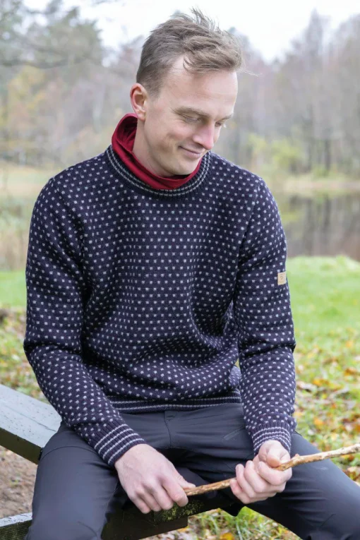 SVERRE CREWNECK, 100% ULL — RUBY WINE