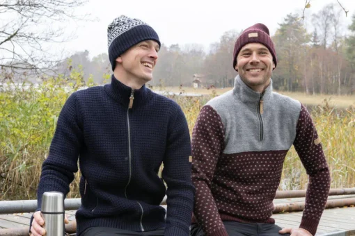 SVERRE HALF ZIP, 100% ULL — RUBY WINE